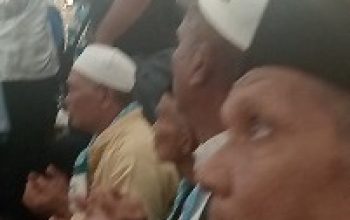 IBADAH PERTAMA JAMA’AH SAMIRA TRAVEL BIMA-NTB DI MASJID NABAWI
